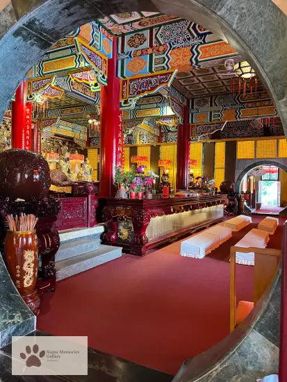 Taipei - Vibrant Temple